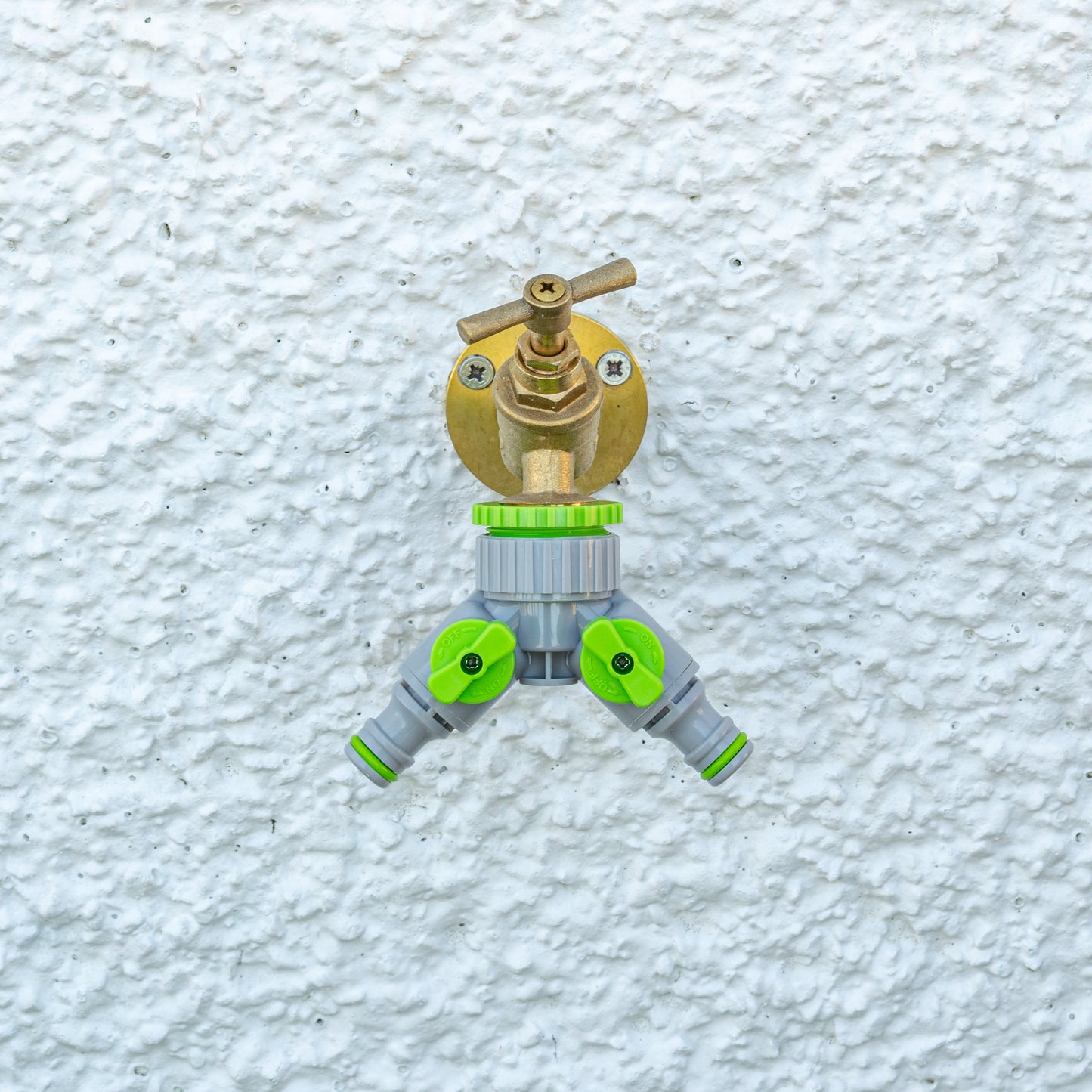 2-Way Tap Connector With Valves 1" and 3/4" BSP Female, Green/Gray