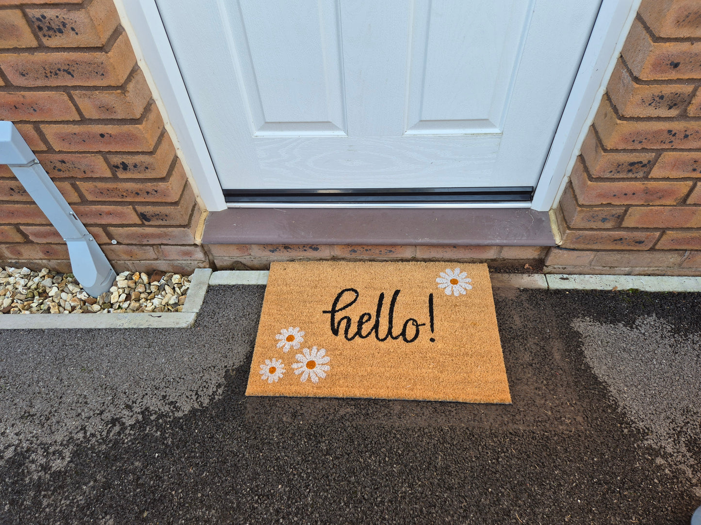 'Hello!' Daisy Print Coir Fibre Doormat with Rubber Backing (60cm x 40cm)