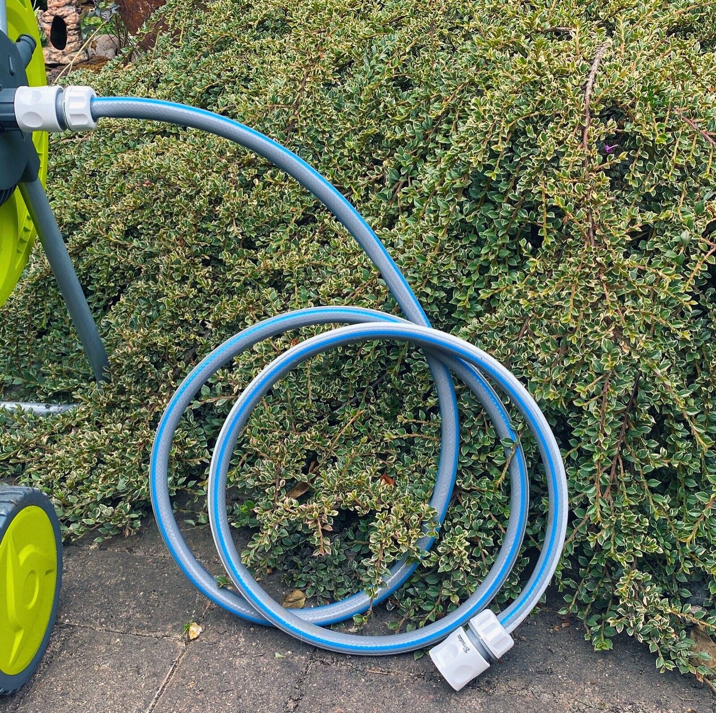 Grey Reinforced 4-Layer Garden Hosepipe with 2 x Hose Connectors