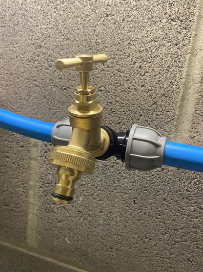 25mm MDPE Tee & Brass Bib Tap – Quick-Connect Outlet