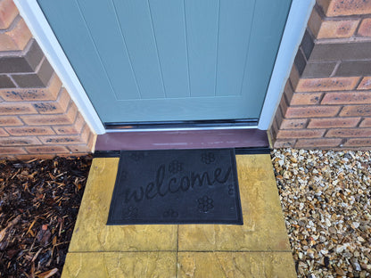 'Welcome' Small Flower Design Rubber Door Mat (60cm x 40cm)