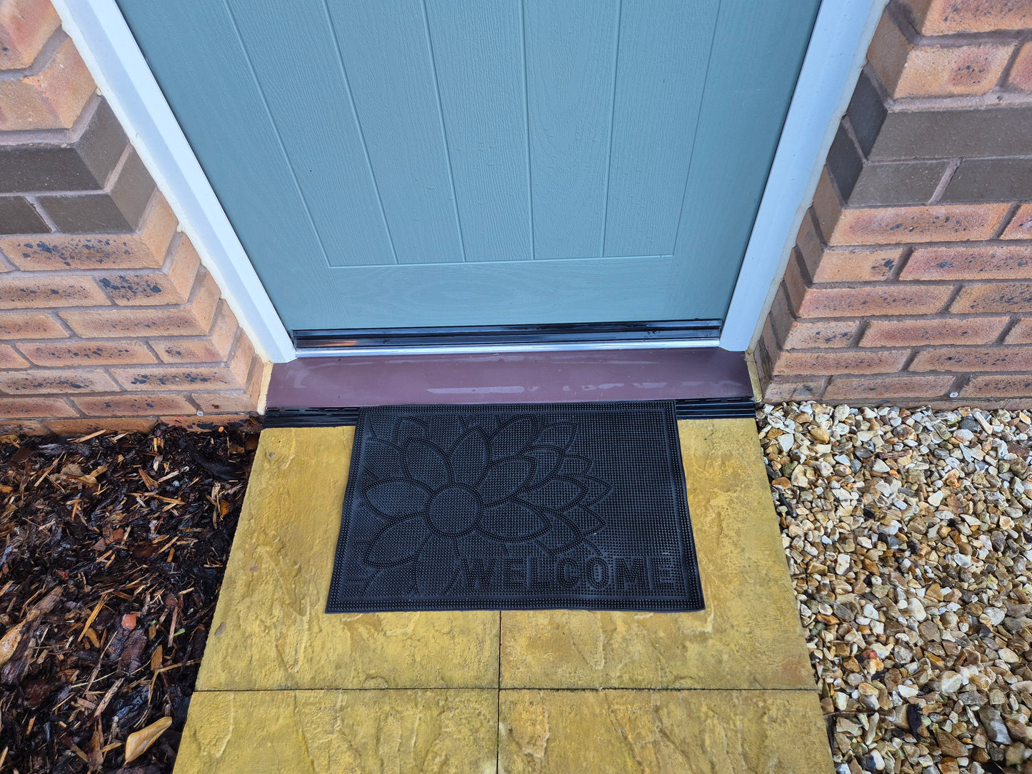 'Welcome' Large Flower Design Rubber Door Mat (60cm x 40cm)