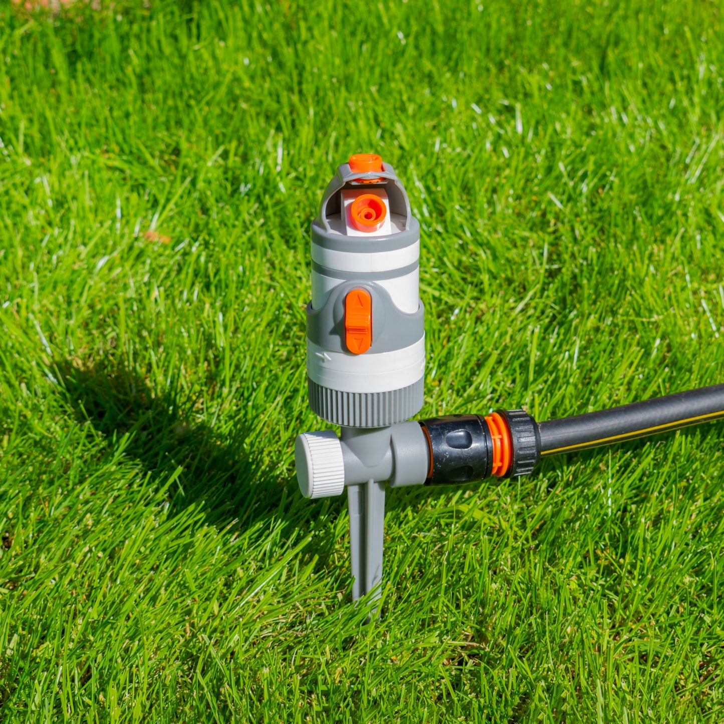 2-Pattern Gear Drive Sprinkler (White/Grey)