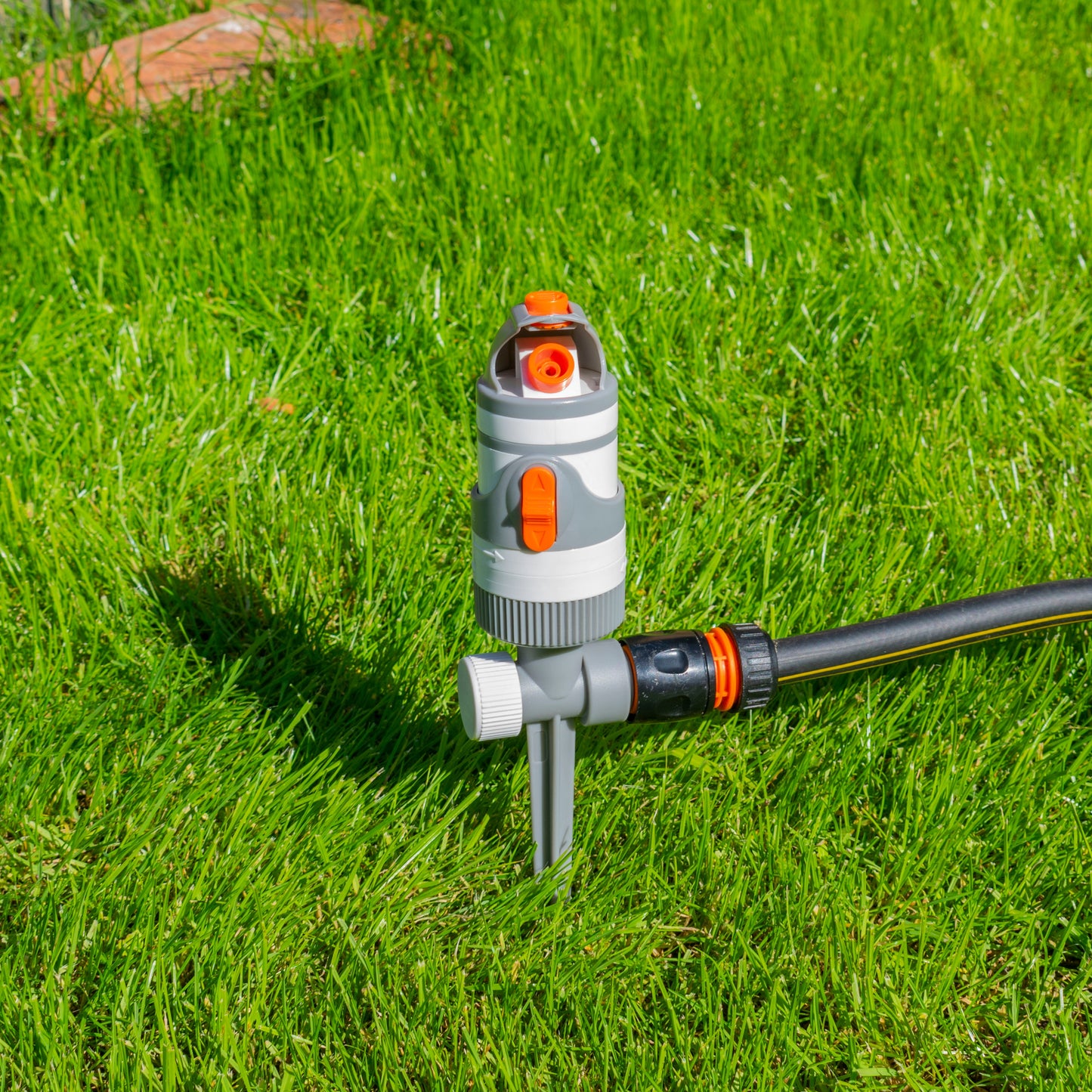 2-Pattern Gear Drive Sprinkler (White/Grey)