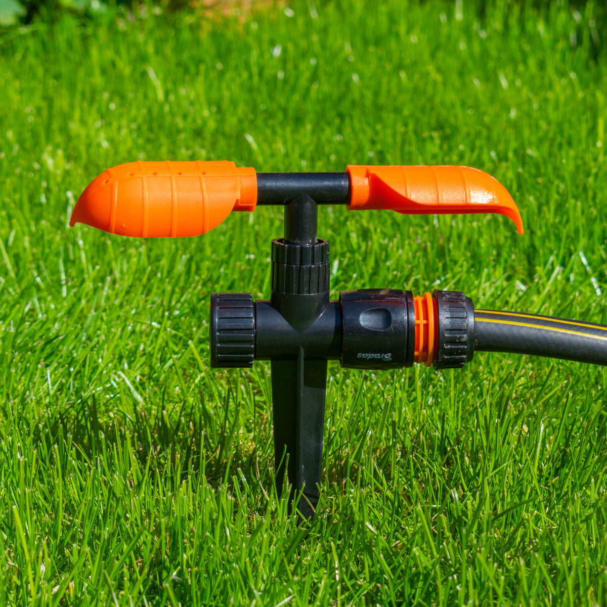 Bradas 2-Arm Rotating Spike Sprinkler – Orange