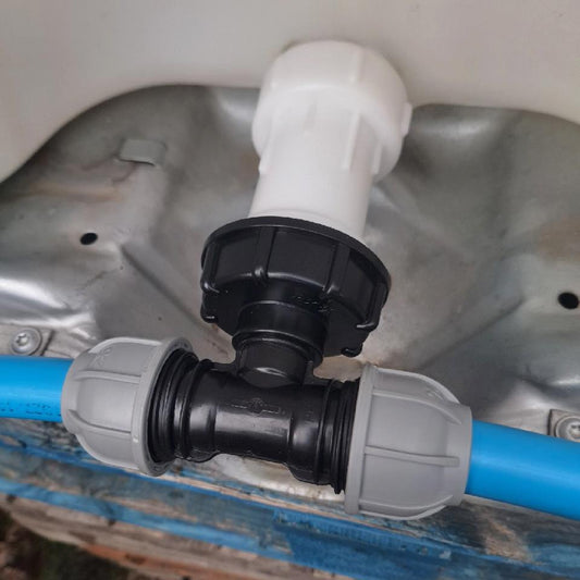 S60X6 IBC extension, black cap and 25mm MDPE tee with grey compression fittings.