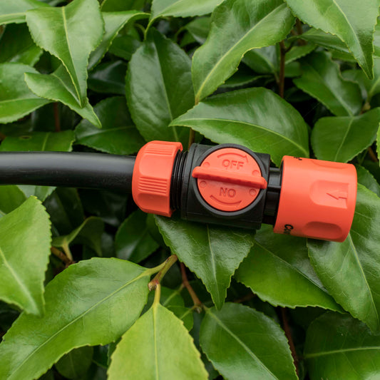 Hose Connector with Integrated Valve