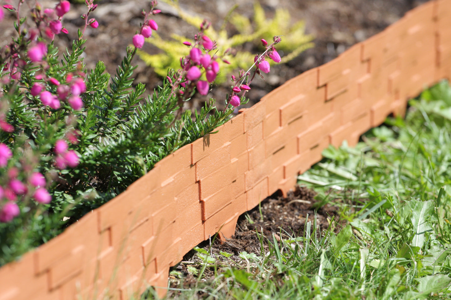 Lawn Edging, 2.38 Metres Plastic Palisade Slate Effect (Brown)