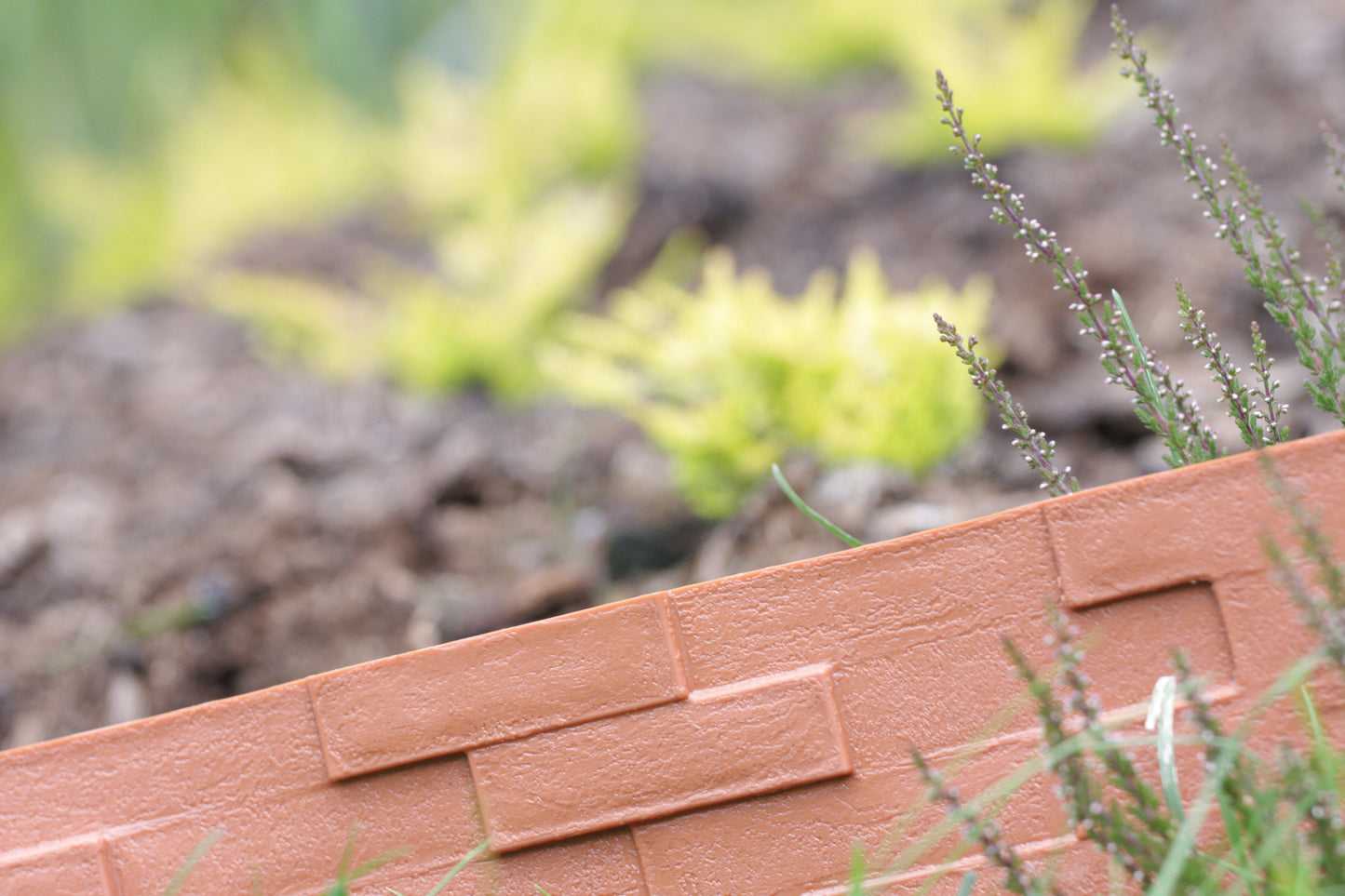Lawn Edging, 2.38 Metres Plastic Palisade Slate Effect (Brown)