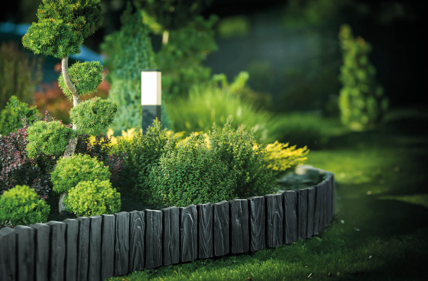 Lawn Edging, 2.32 Metres Plastic Palisade Wood Effect (Grey)