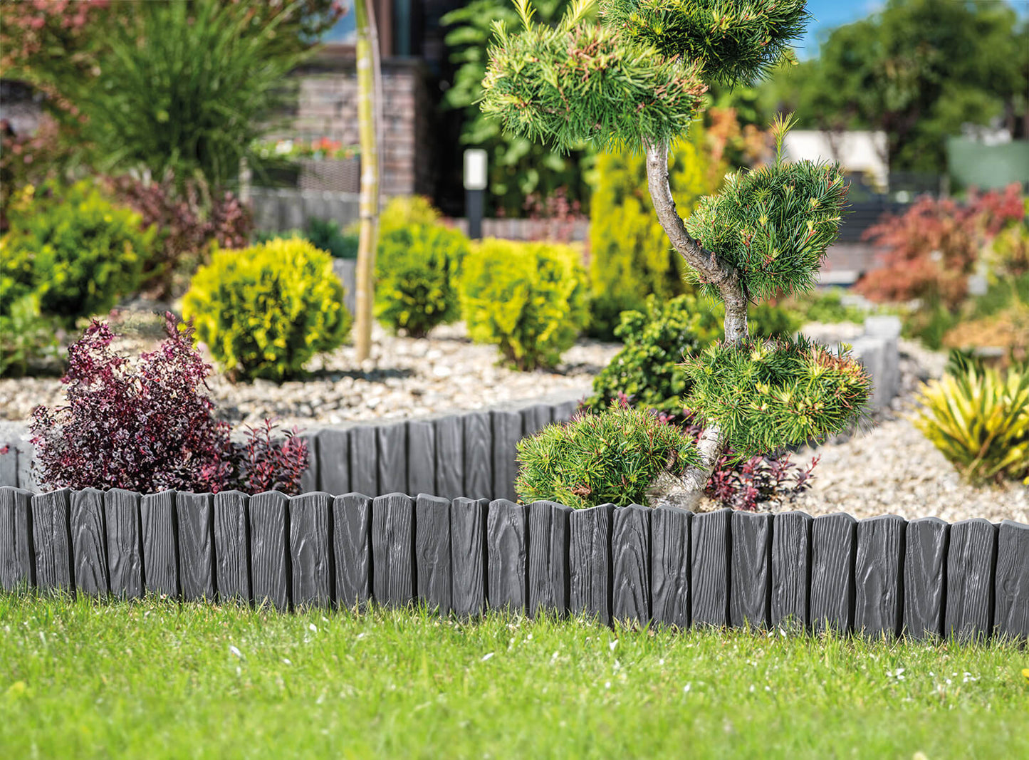 Lawn Edging, 2.32 Metres Plastic Palisade Wood Effect (Black)