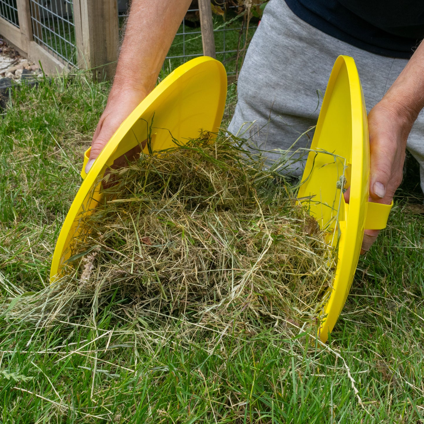 Leaf Grab Garden Cleaning Scoops (Yellow)
