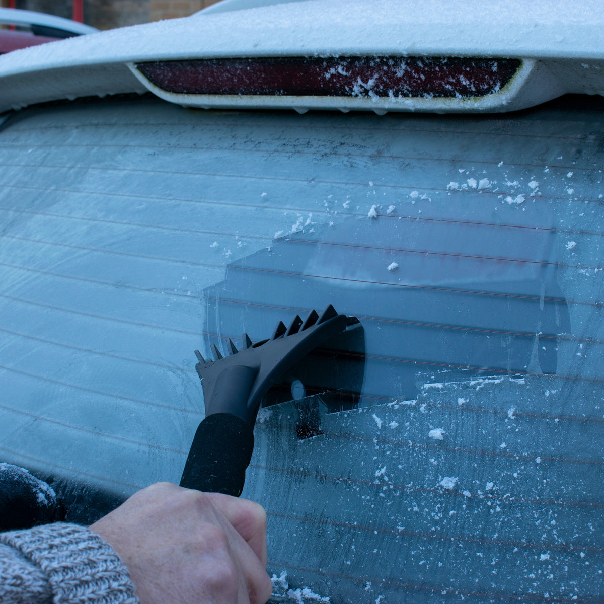 2-in-1 Snow Brush & Ice Scraper with Foam Grip – Black/Lime