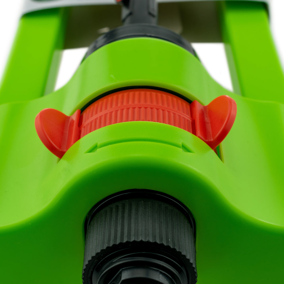 Green Oscillating Bar Sprinkler – Adjustable Range