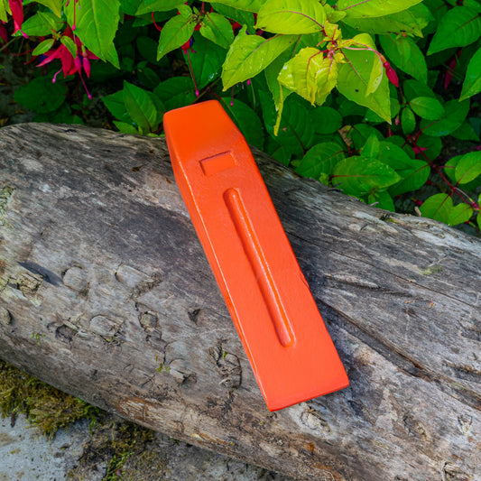 Cost Wise SW402 red tapered log-splitting wedge, 1.5kg weight class.